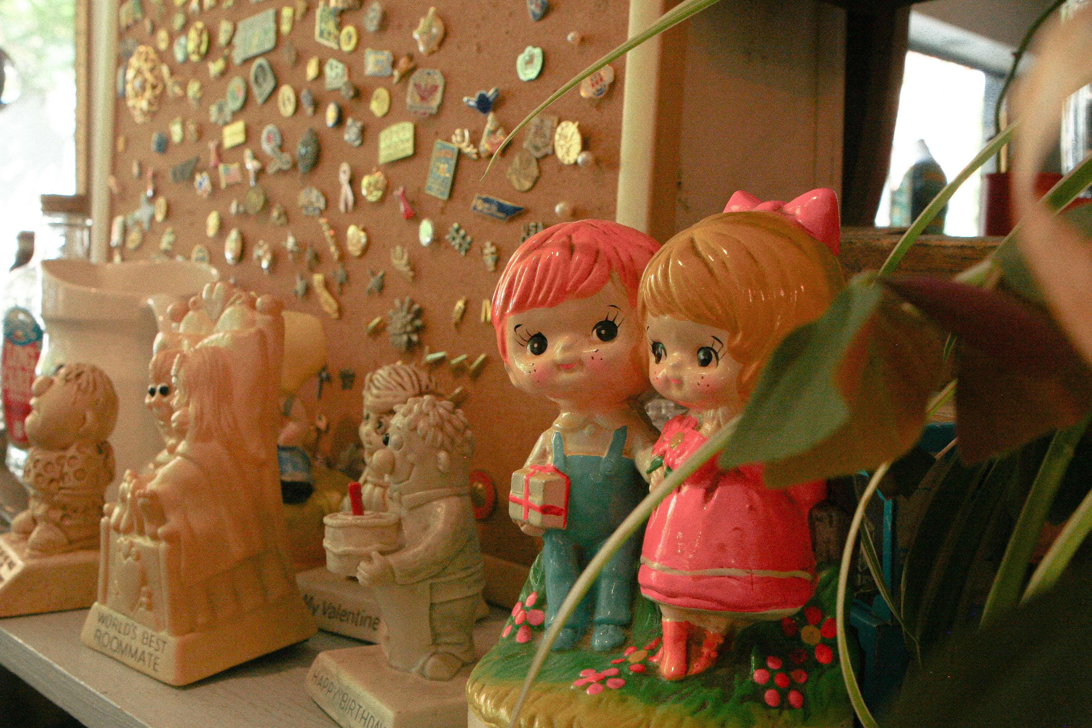 Figurines & Decorative Objects